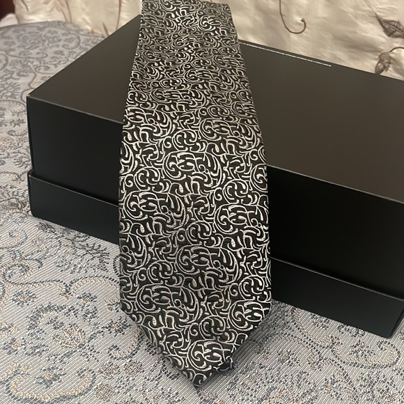 Louis Vuitton Vintage Mens Gorgeous Black & Silver Tie w Box. Mint Condition - Picture 11 of 13